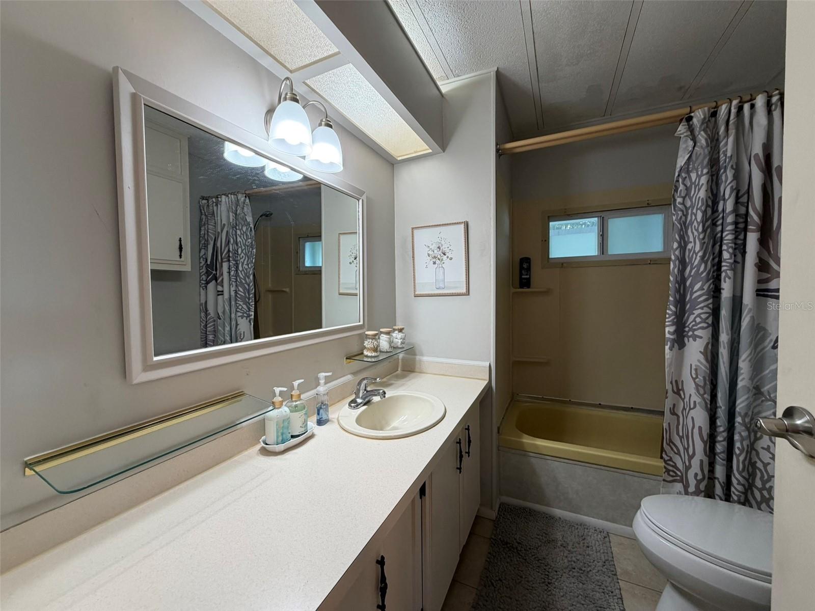 542 TAMPICO DR — photo 24