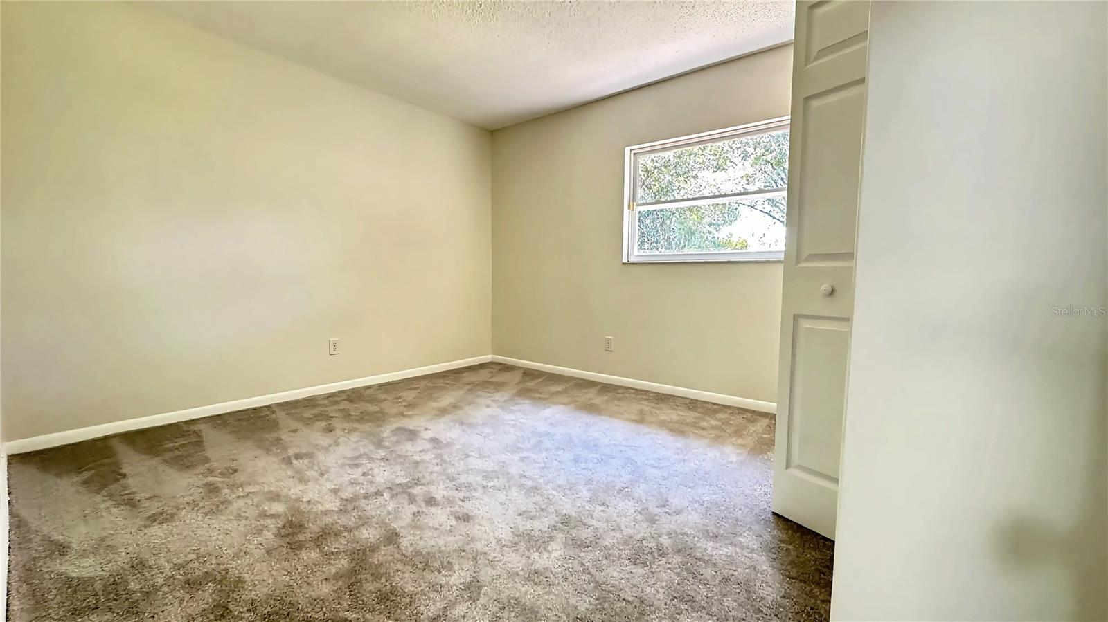 22360 STILLWOOD DR — photo 29