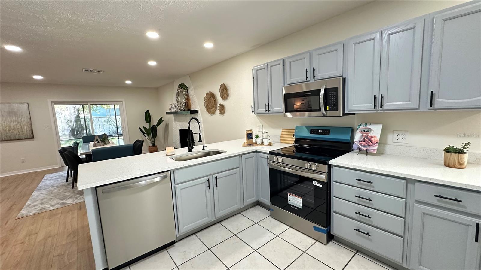 22360 STILLWOOD DR — photo 18