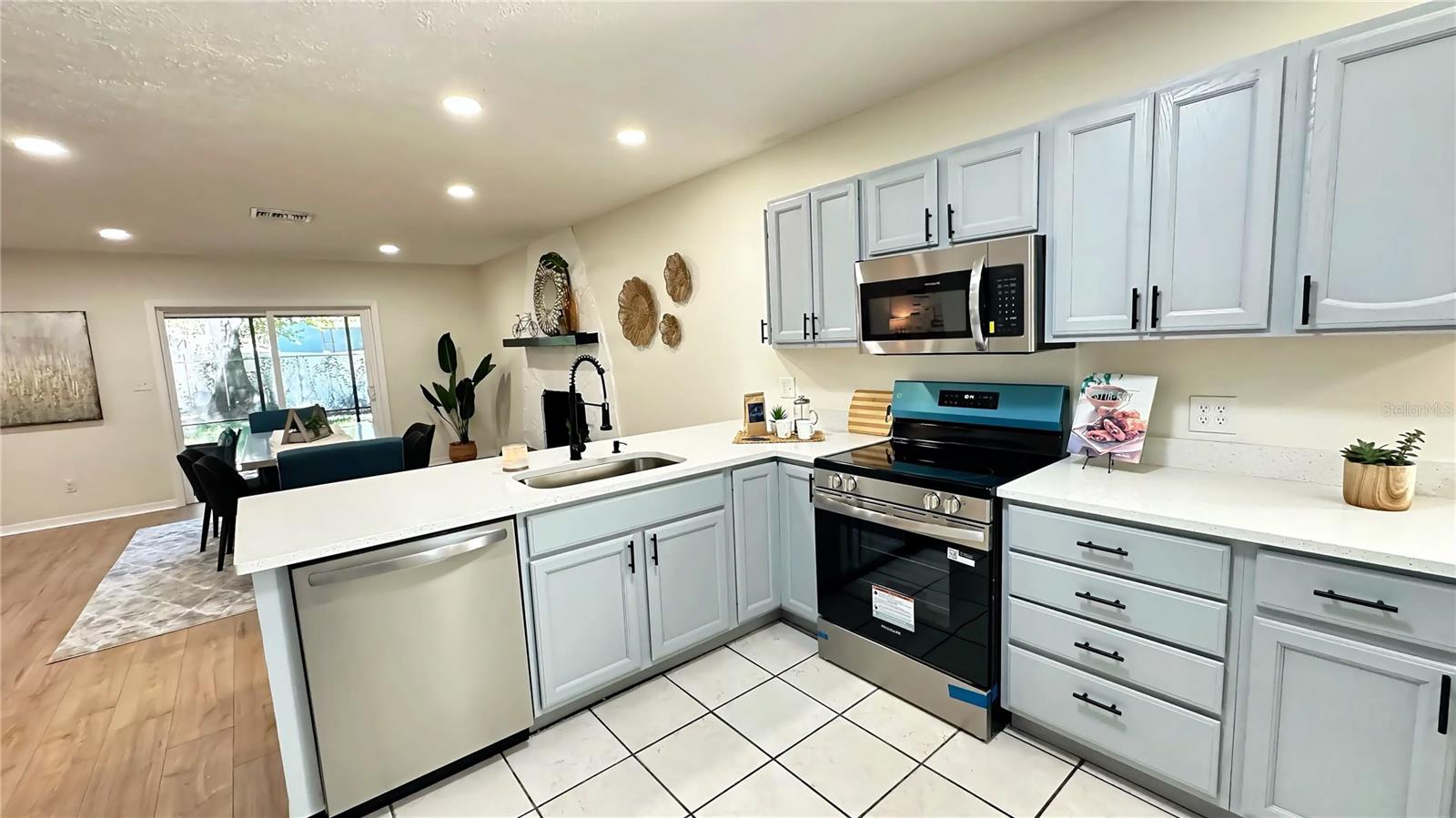 22360 STILLWOOD DR — photo 16