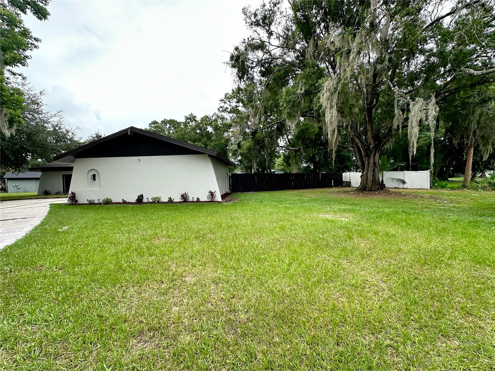 22360 STILLWOOD DR — photo 3