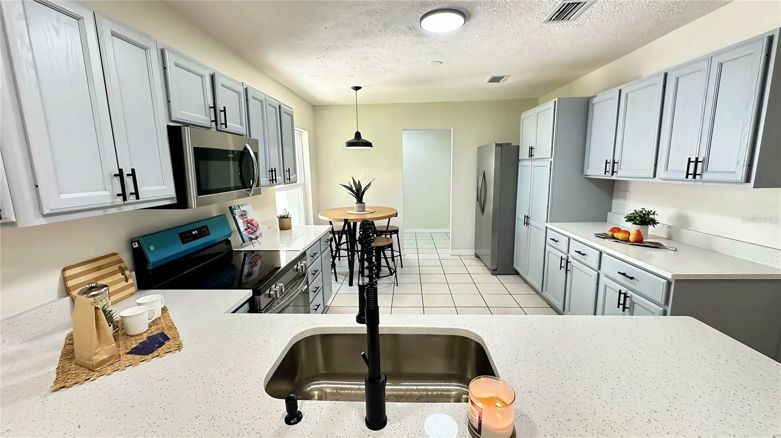 22360 STILLWOOD DR — photo 8