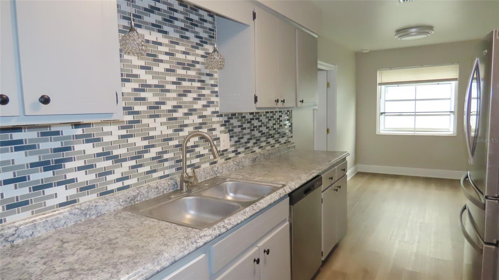 2459 RUTLAND LN — photo 11