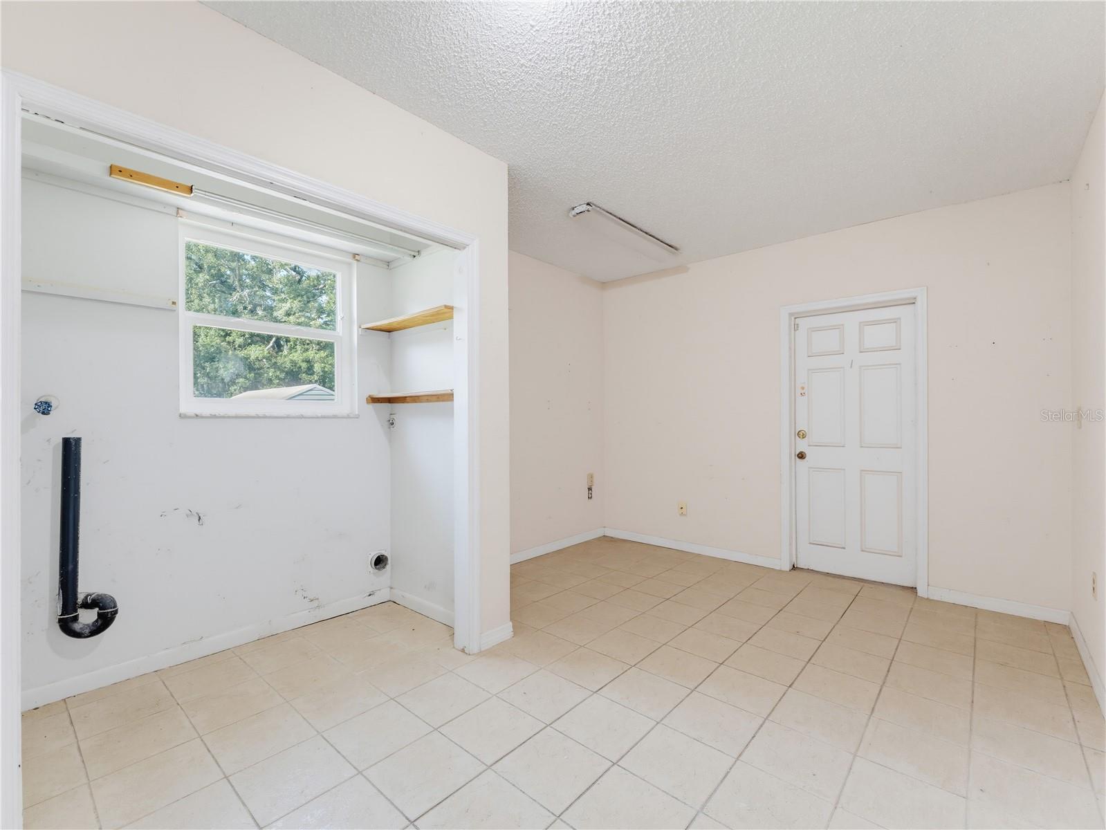 1116 E OAKWOOD ST — photo 27