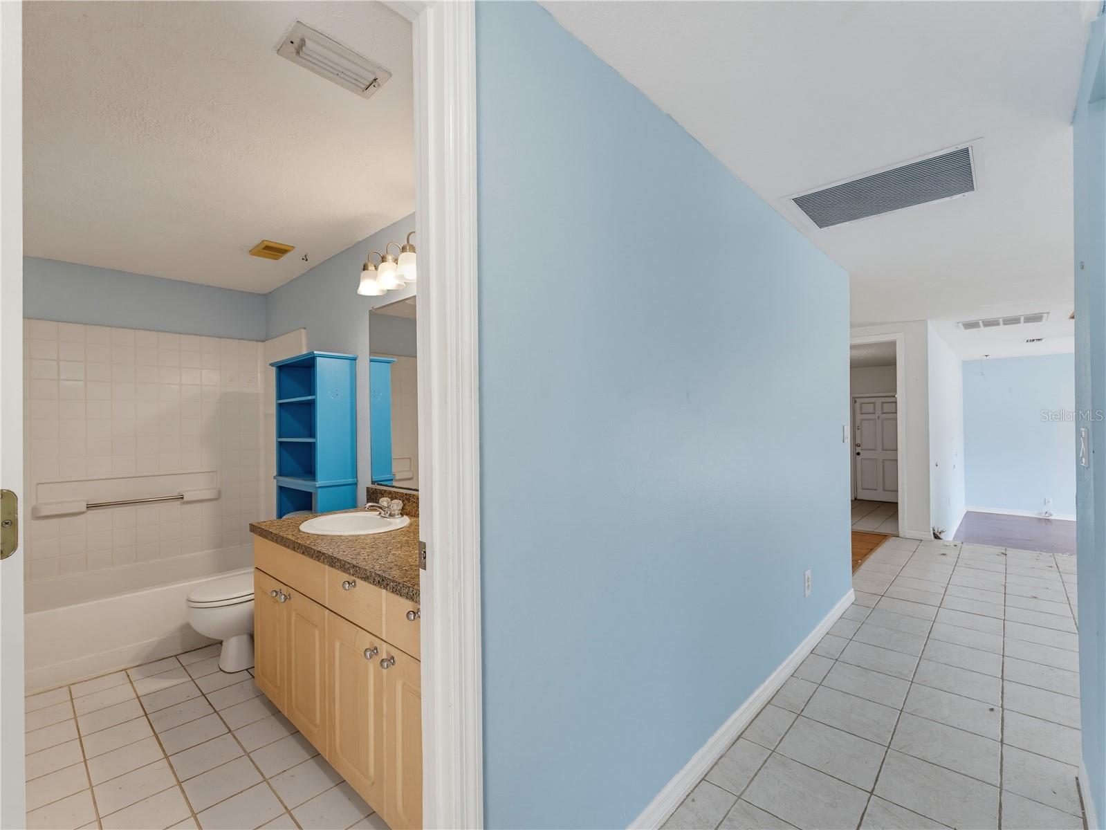 1116 E OAKWOOD ST — photo 32