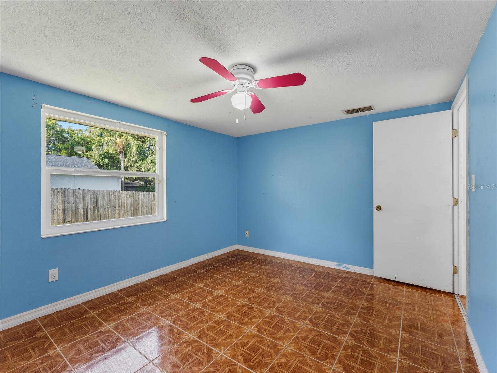 1116 E OAKWOOD ST — photo 38
