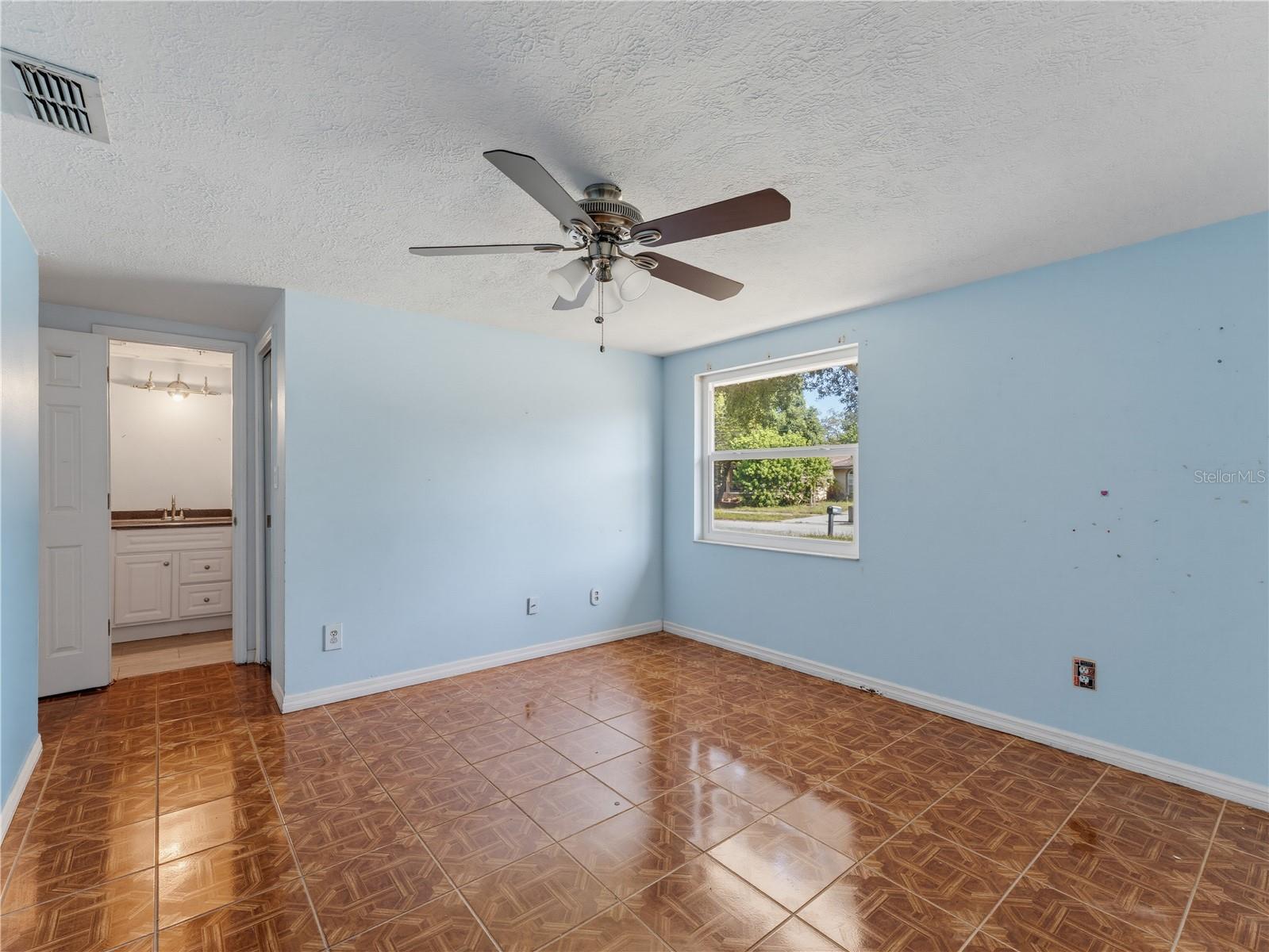 1116 E OAKWOOD ST — photo 48