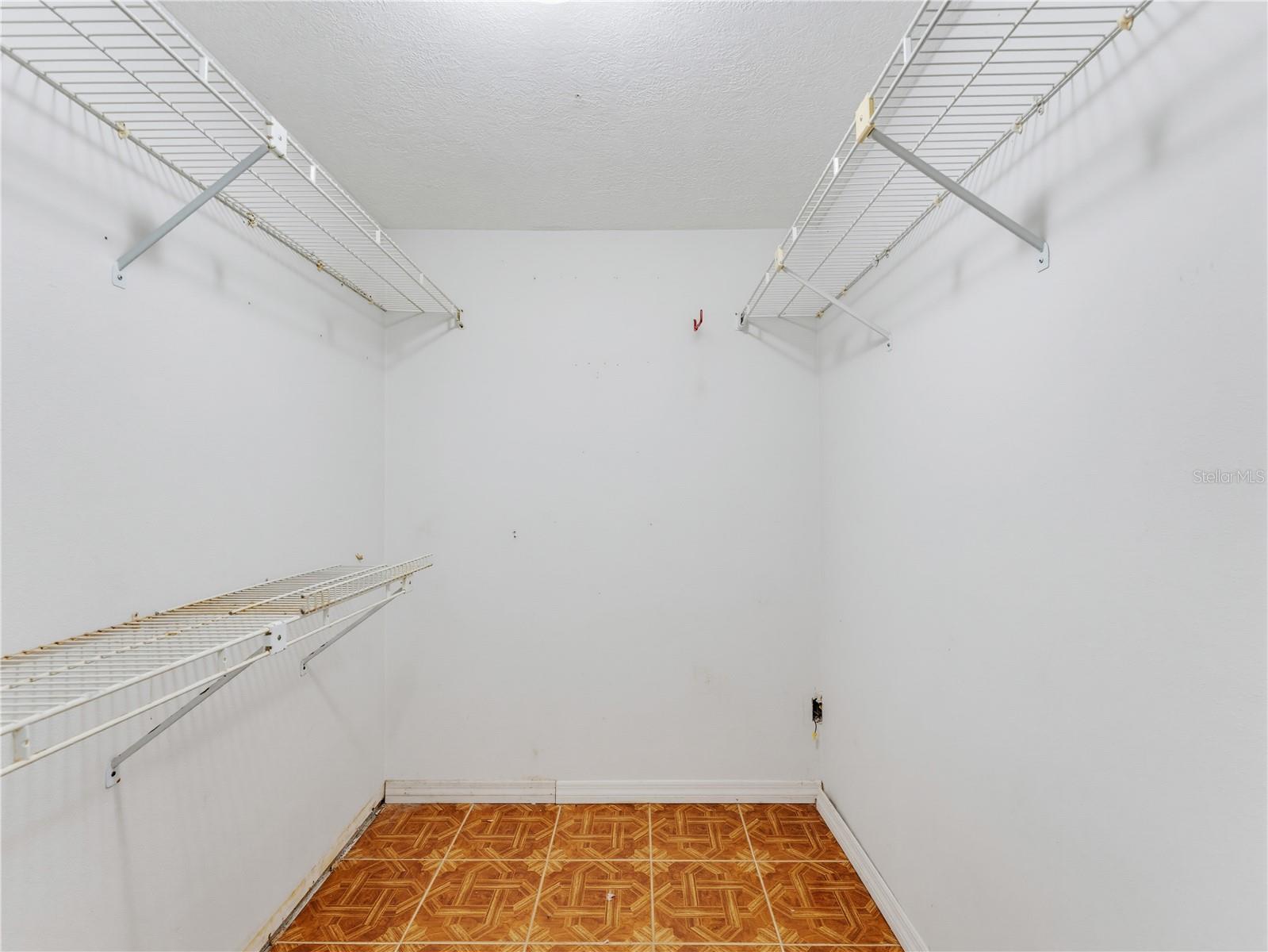 1116 E OAKWOOD ST — photo 46