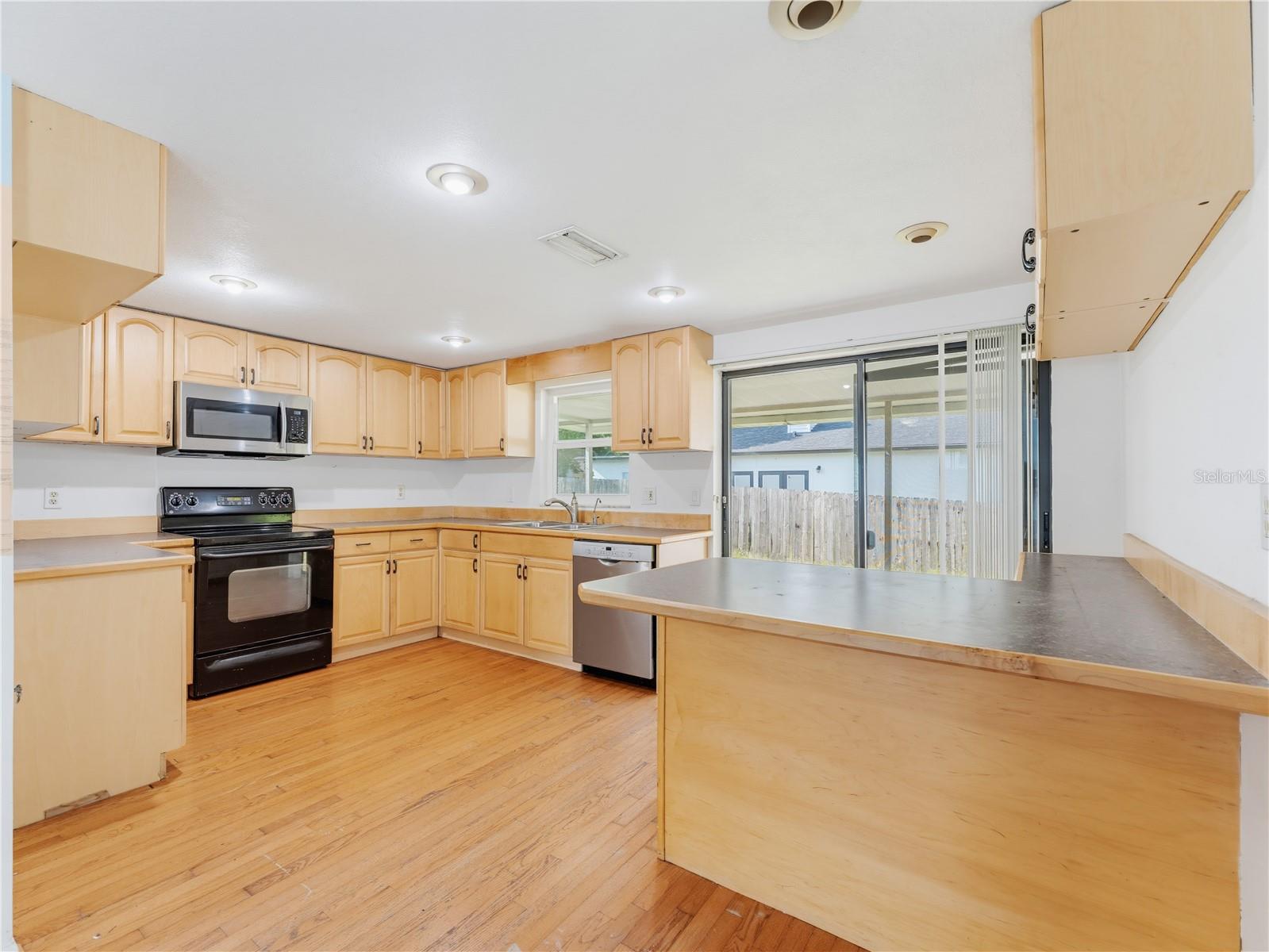 1116 E OAKWOOD ST — photo 19