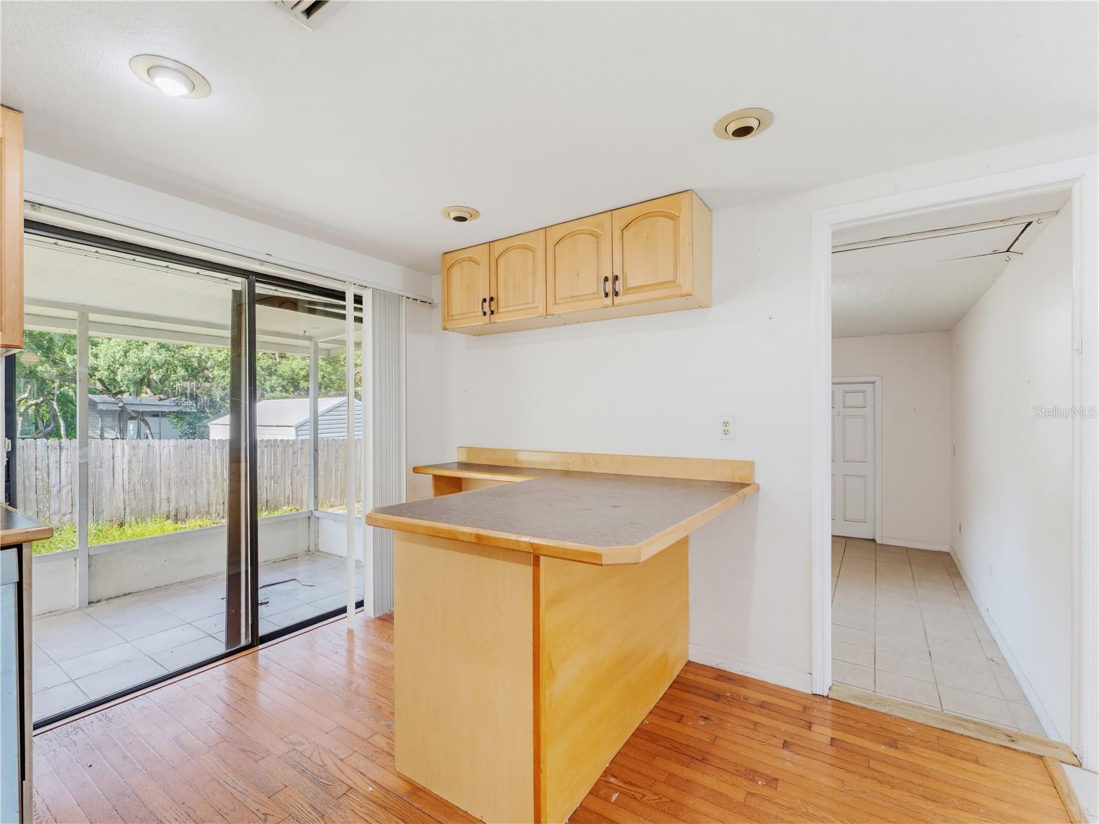 1116 E OAKWOOD ST — photo 20