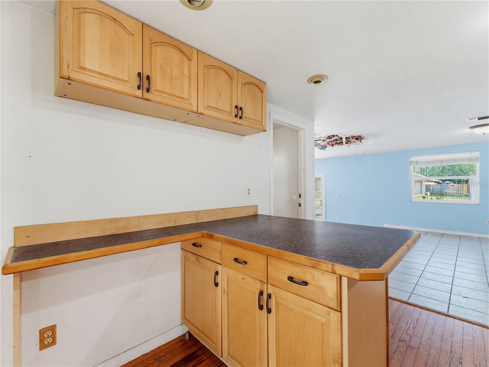 1116 E OAKWOOD ST — photo 24