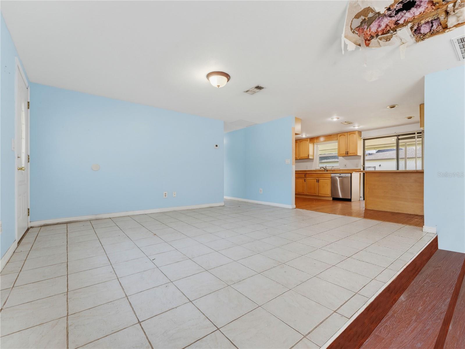 1116 E OAKWOOD ST — photo 14