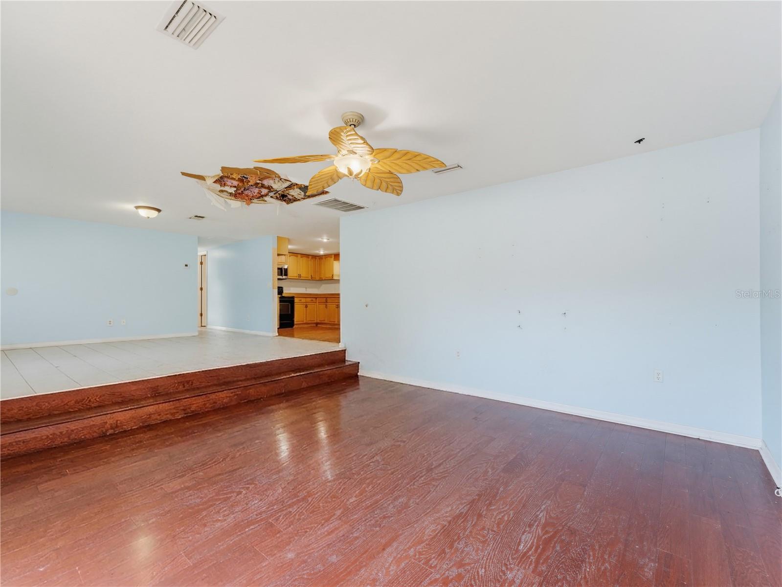1116 E OAKWOOD ST — photo 15