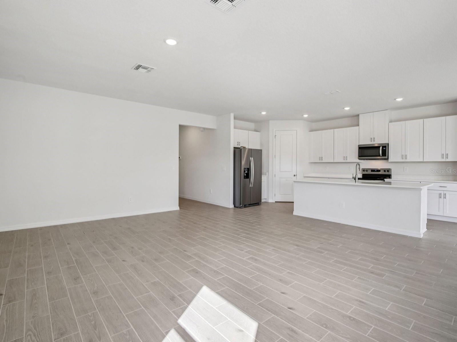 13216 SHELLMORE AVE — photo 4