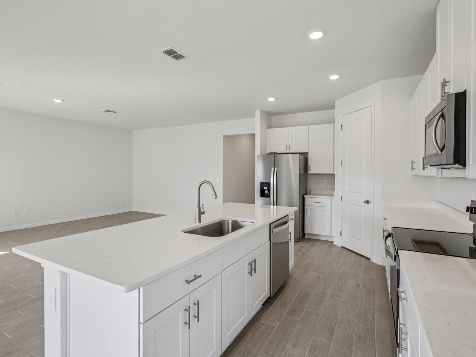 13216 SHELLMORE AVE — photo 5