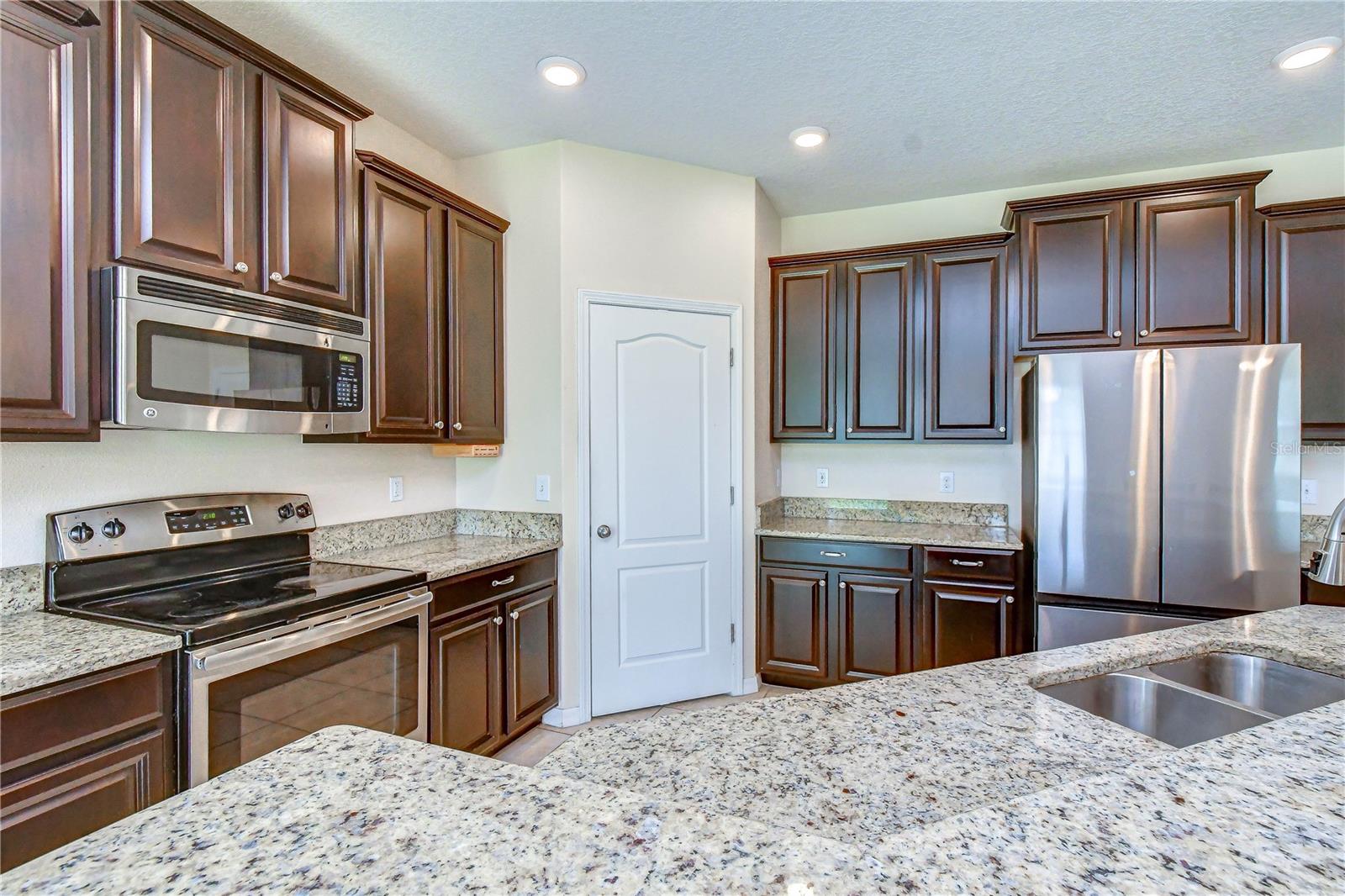 2451 DAKOTA ROCK DR — photo 2