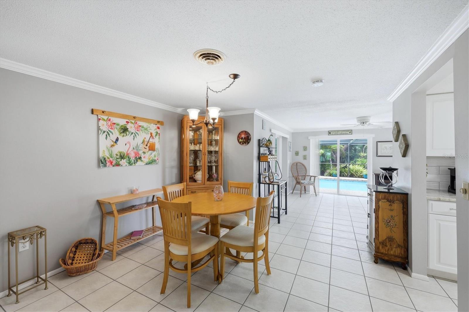 383 E WENTWORTH CIR — photo 16