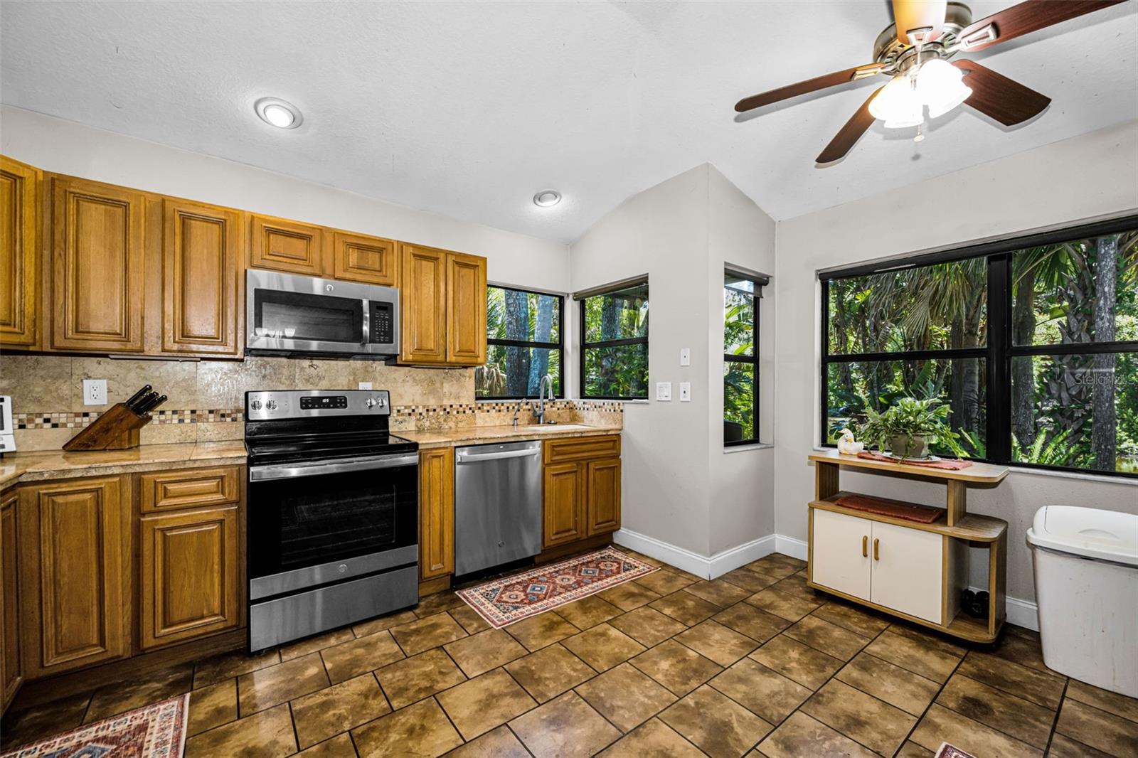 80 SUMMERWINDS LN — photo 18