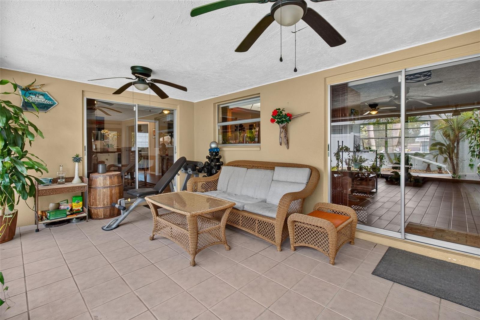 2221 COLONIAL DR — photo 26
