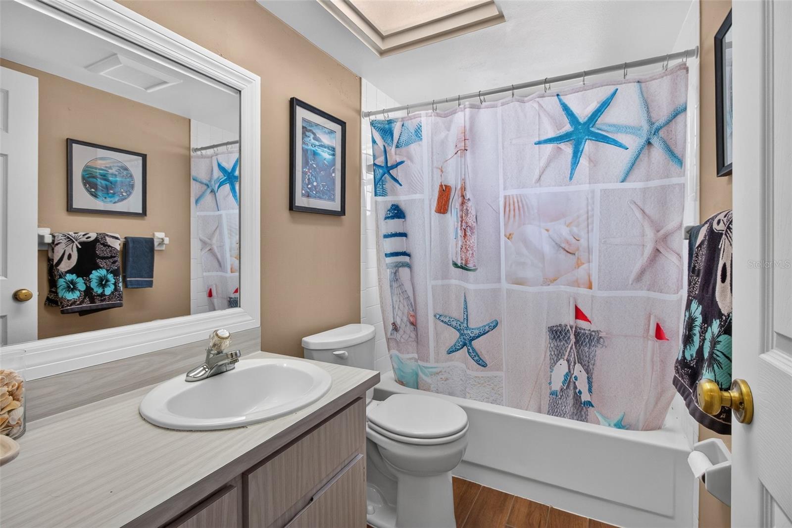 2221 COLONIAL DR — photo 19