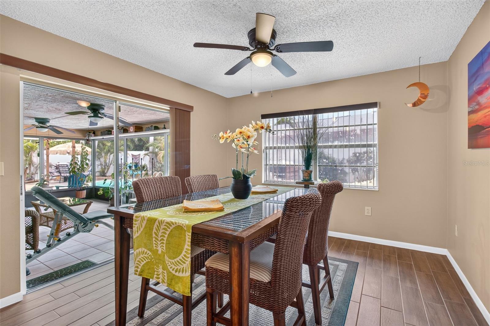 2221 COLONIAL DR — photo 12