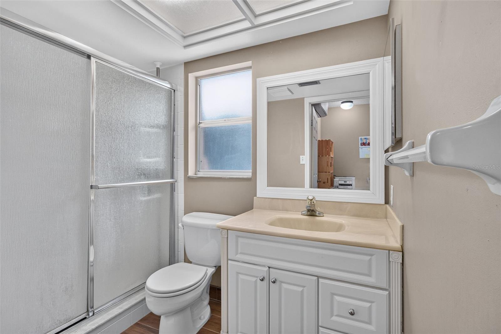 2221 COLONIAL DR — photo 15