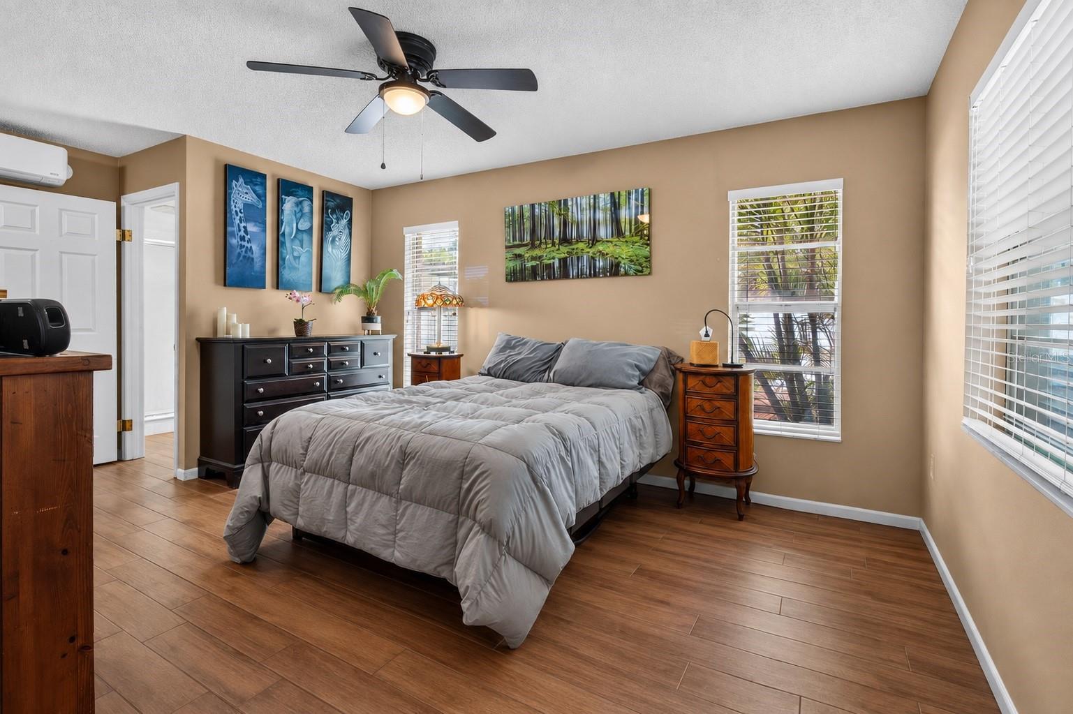 2221 COLONIAL DR — photo 13