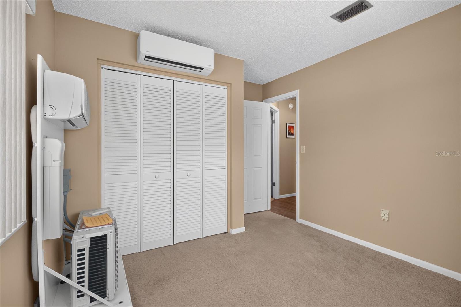 2221 COLONIAL DR — photo 17