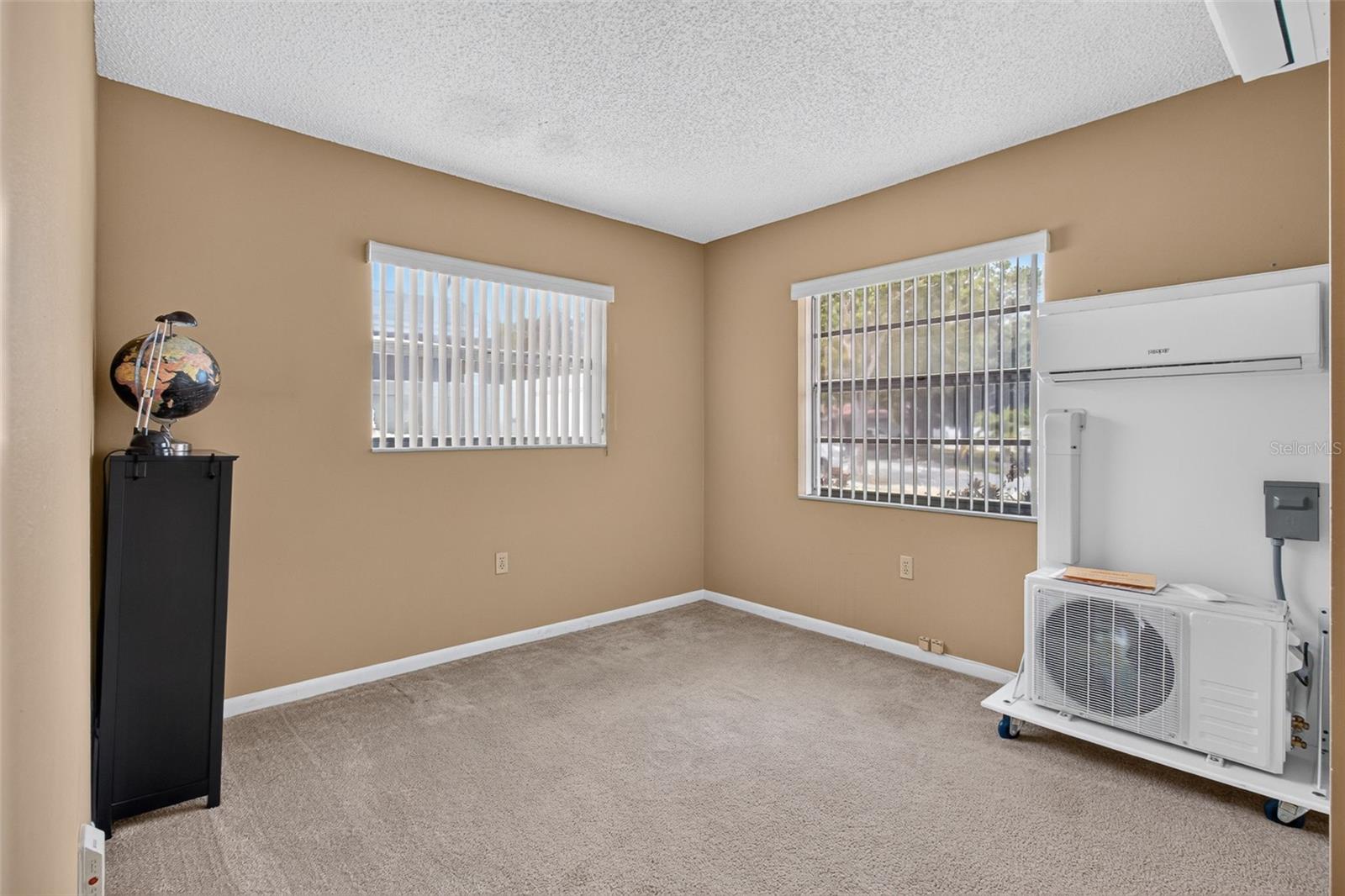 2221 COLONIAL DR — photo 18