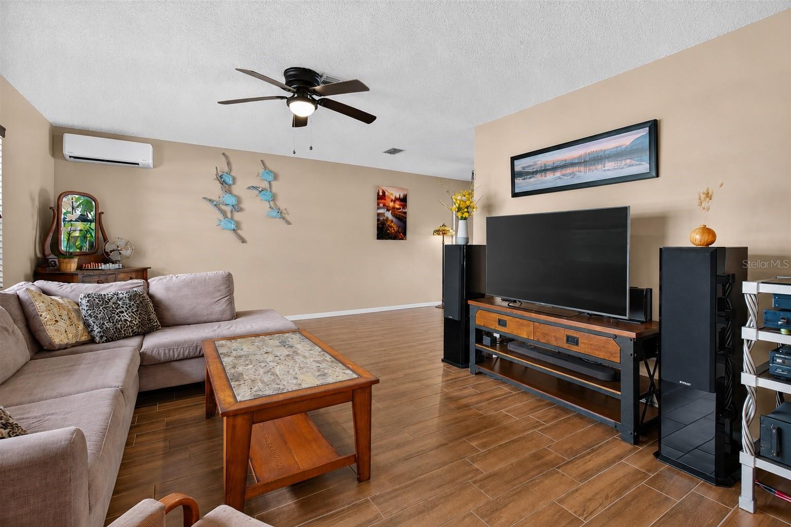 2221 COLONIAL DR — photo 4