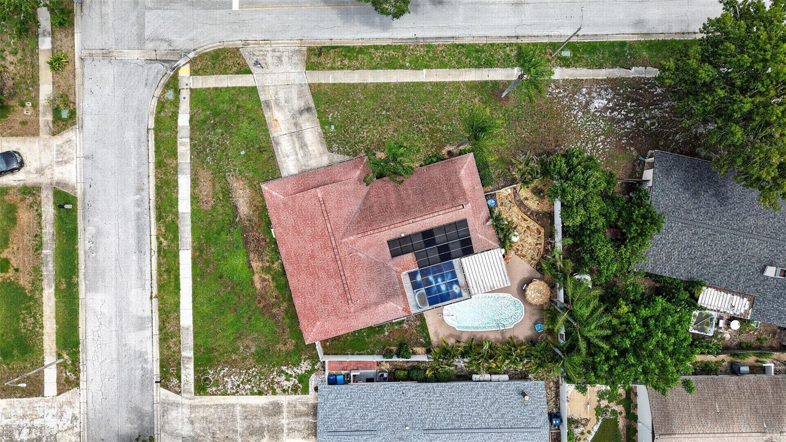 2221 COLONIAL DR — photo 41