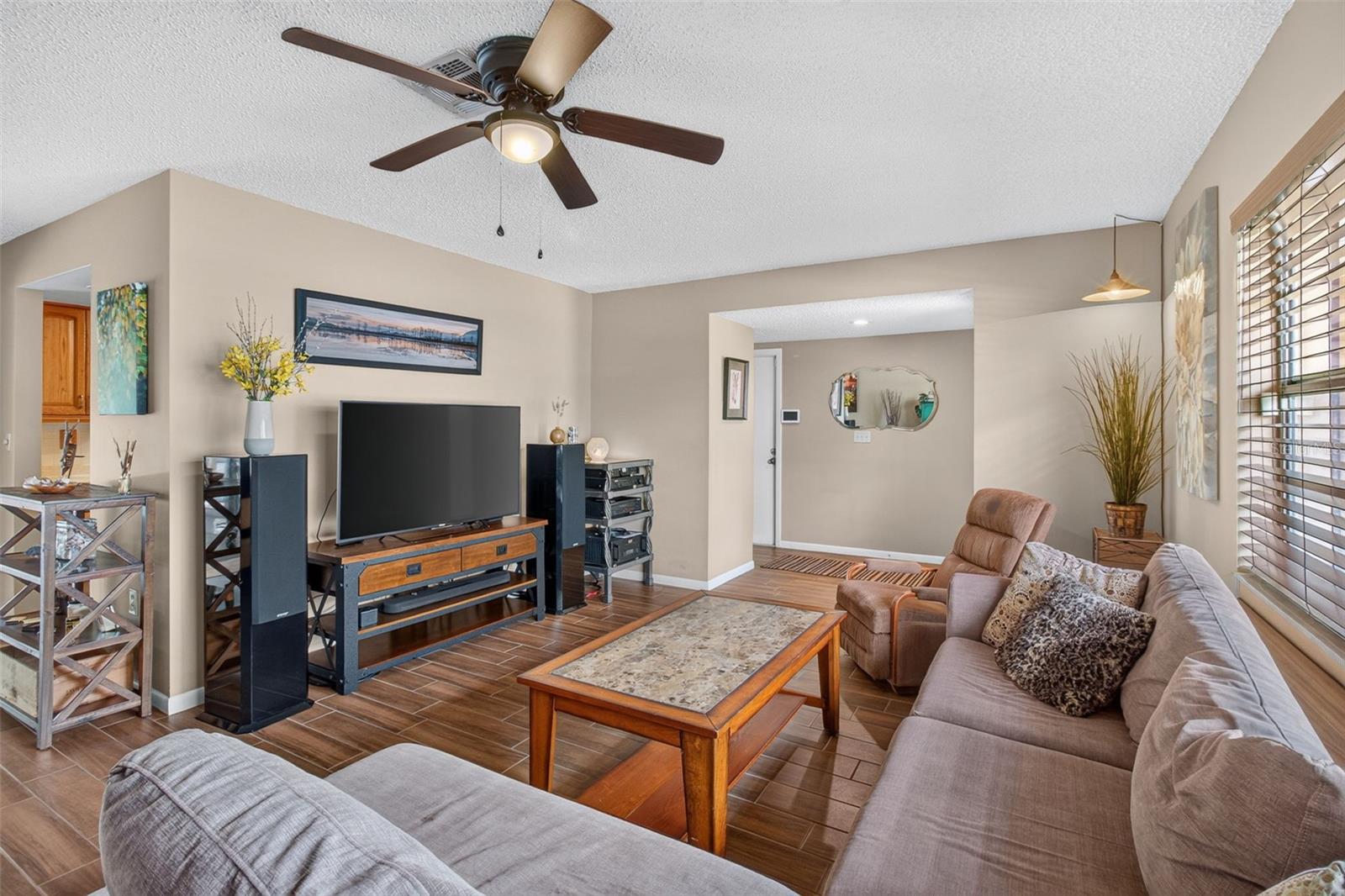 2221 COLONIAL DR — photo 5