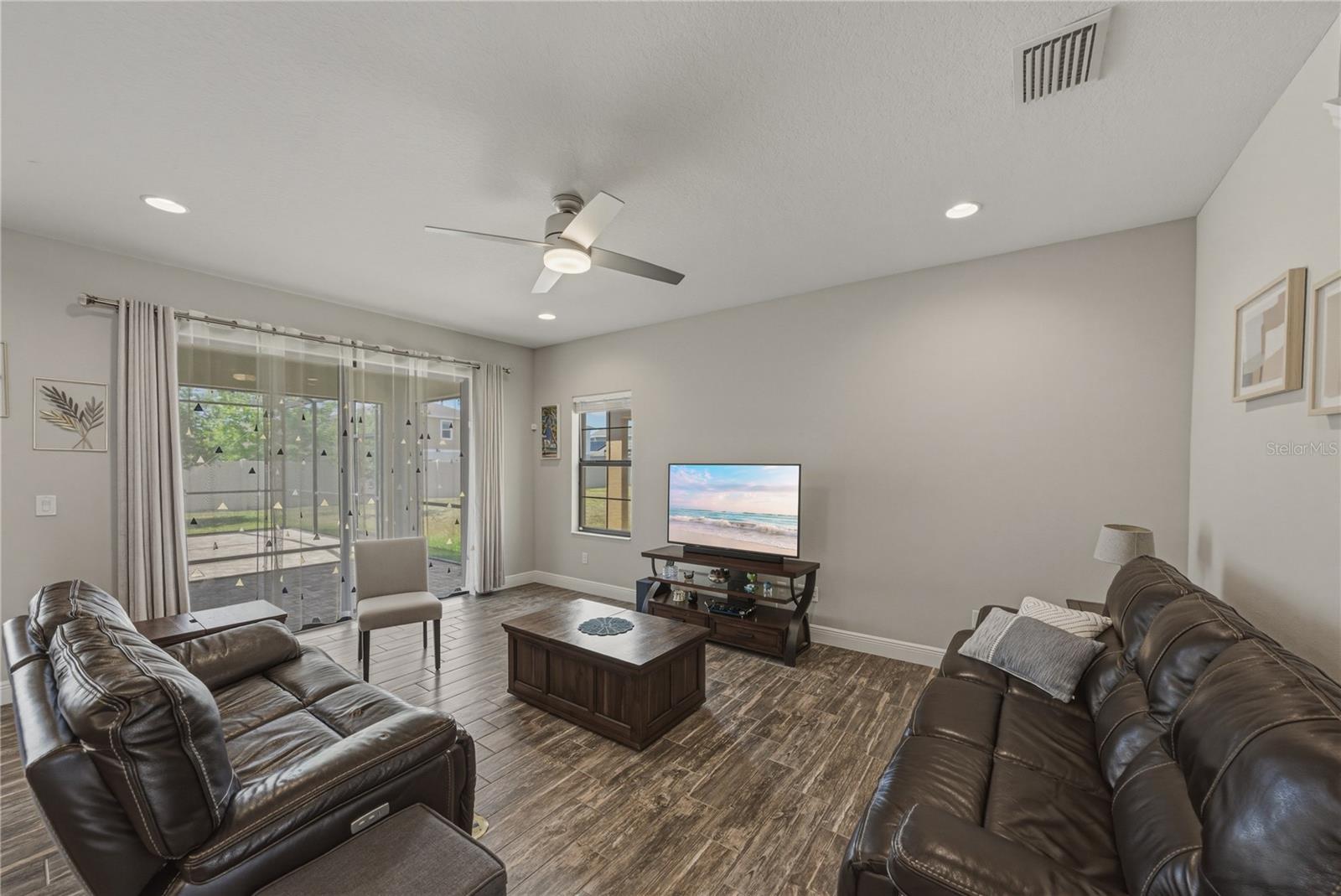14633 RED CASTLE AVE — photo 14