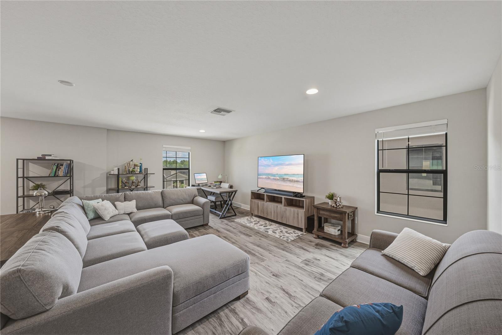 14633 RED CASTLE AVE — photo 36