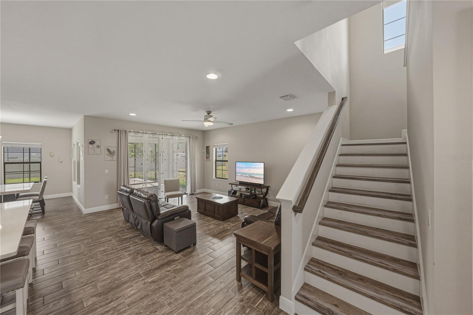 14633 RED CASTLE AVE — photo 12