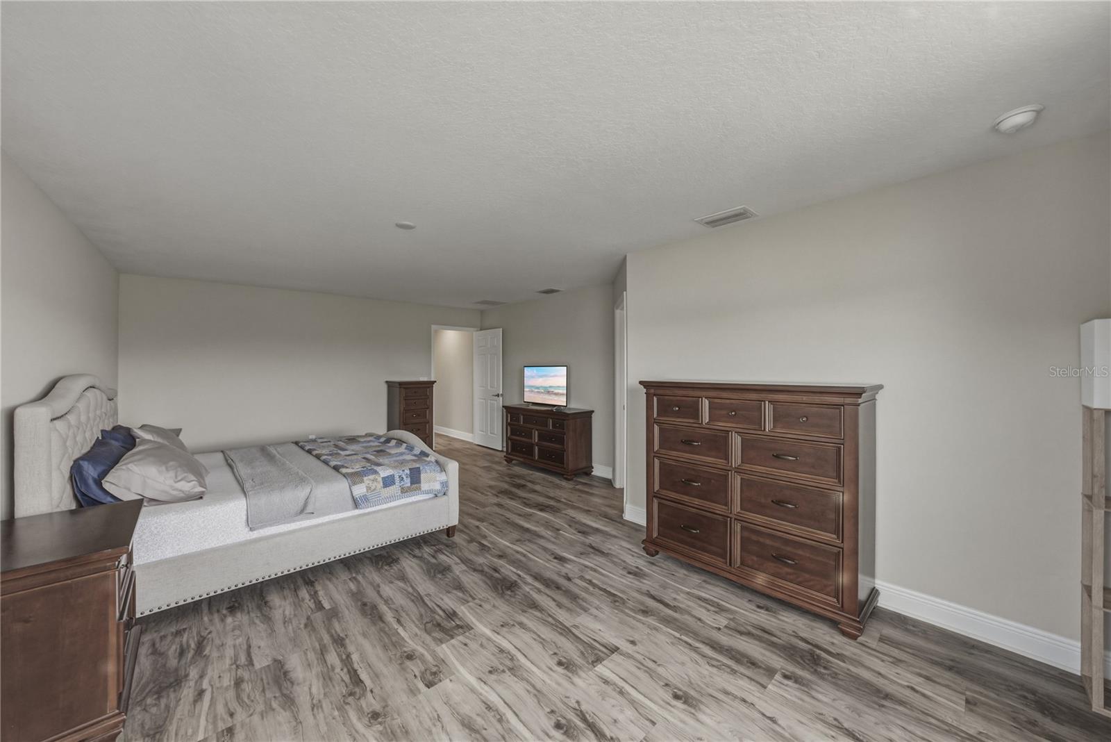 14633 RED CASTLE AVE — photo 44