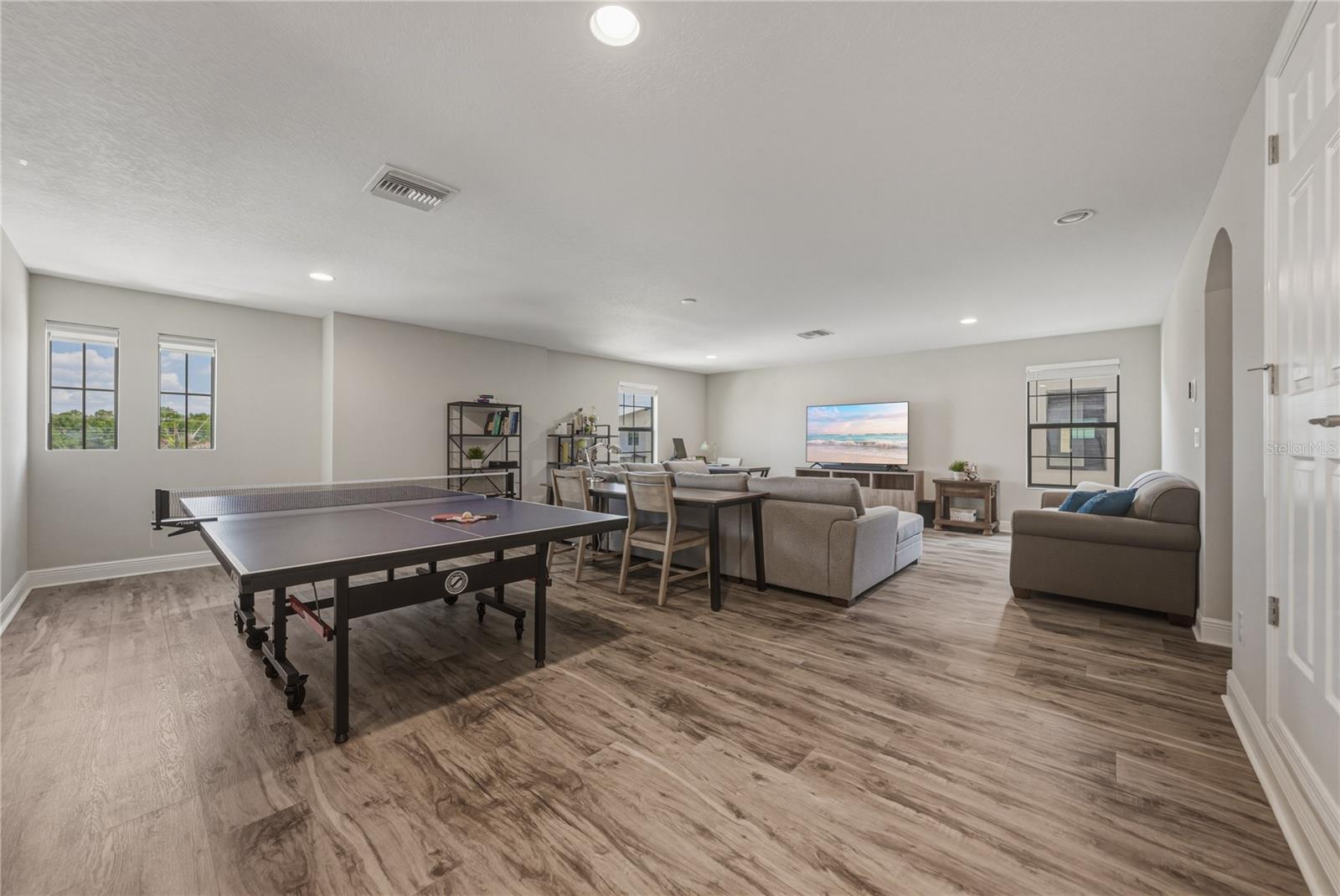 14633 RED CASTLE AVE — photo 33