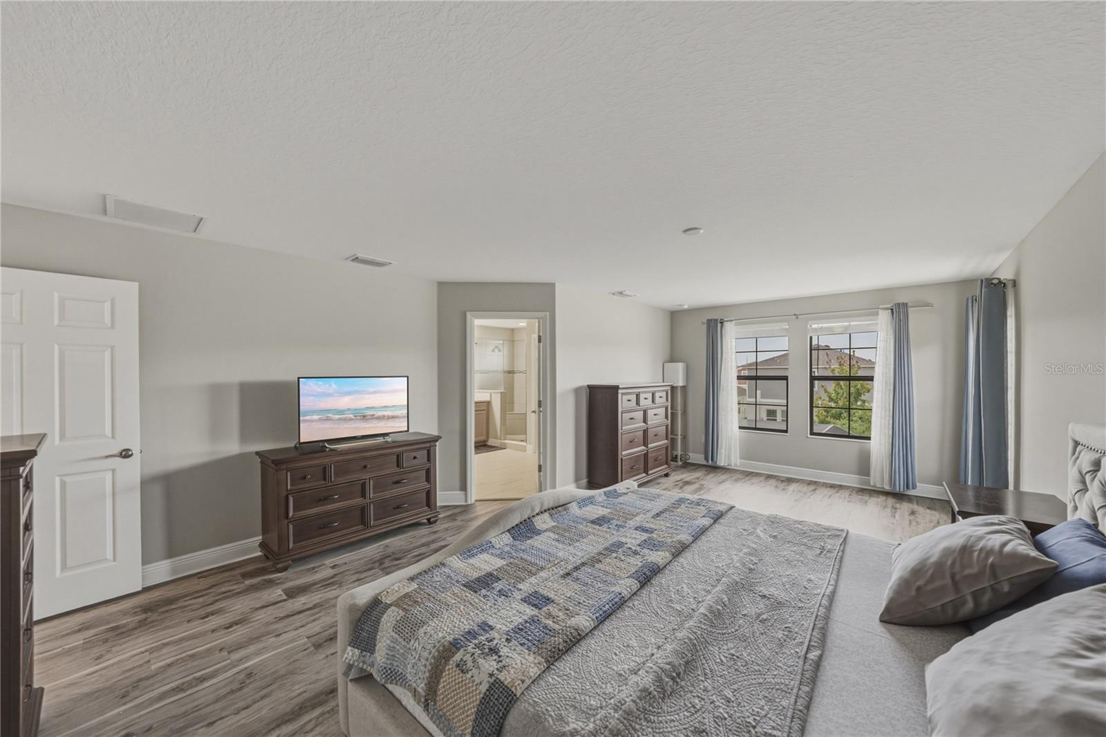 14633 RED CASTLE AVE — photo 42