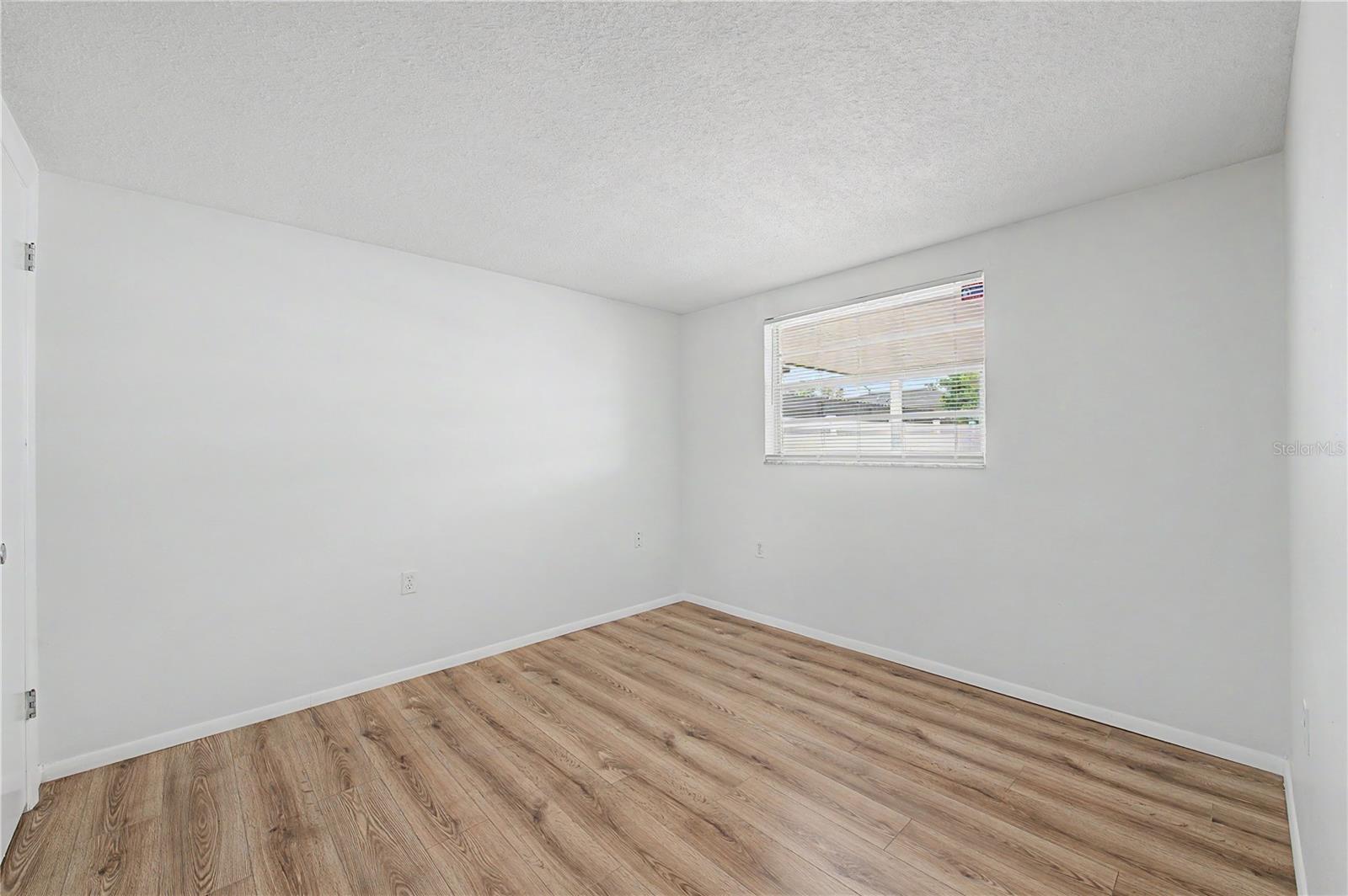 9830 RAINBOW LN — photo 27