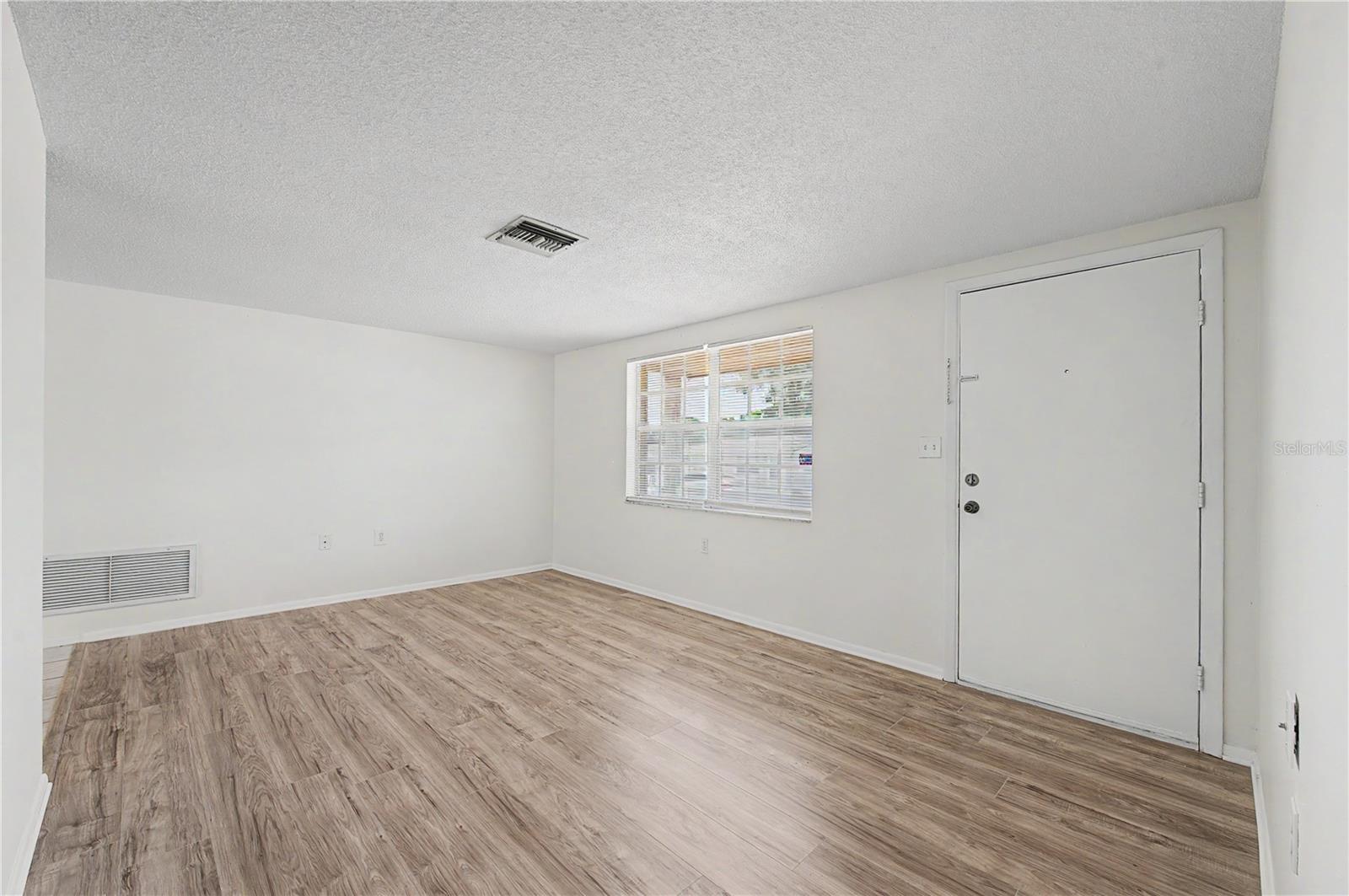 9830 RAINBOW LN — photo 9