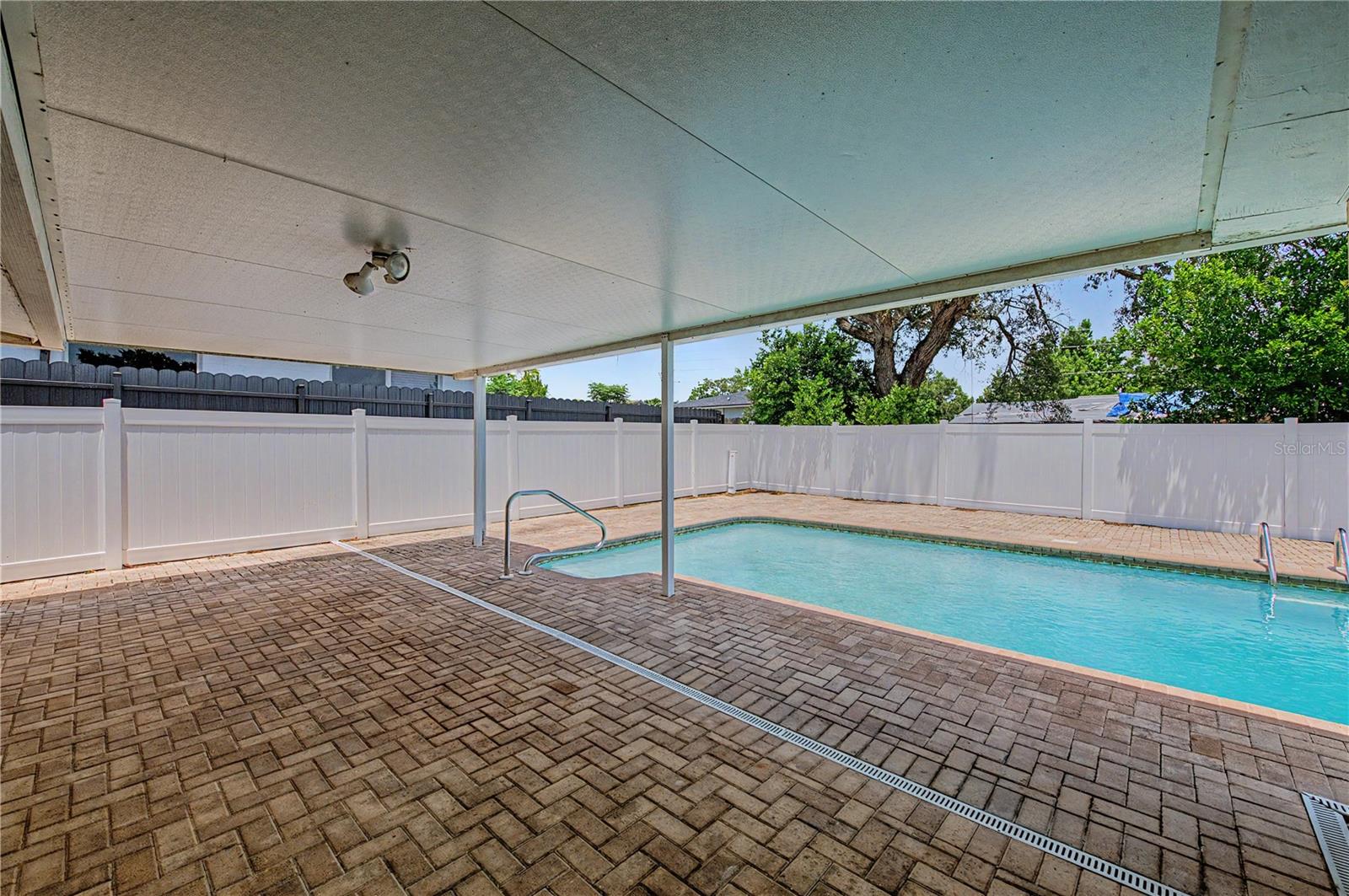 9830 RAINBOW LN — photo 32