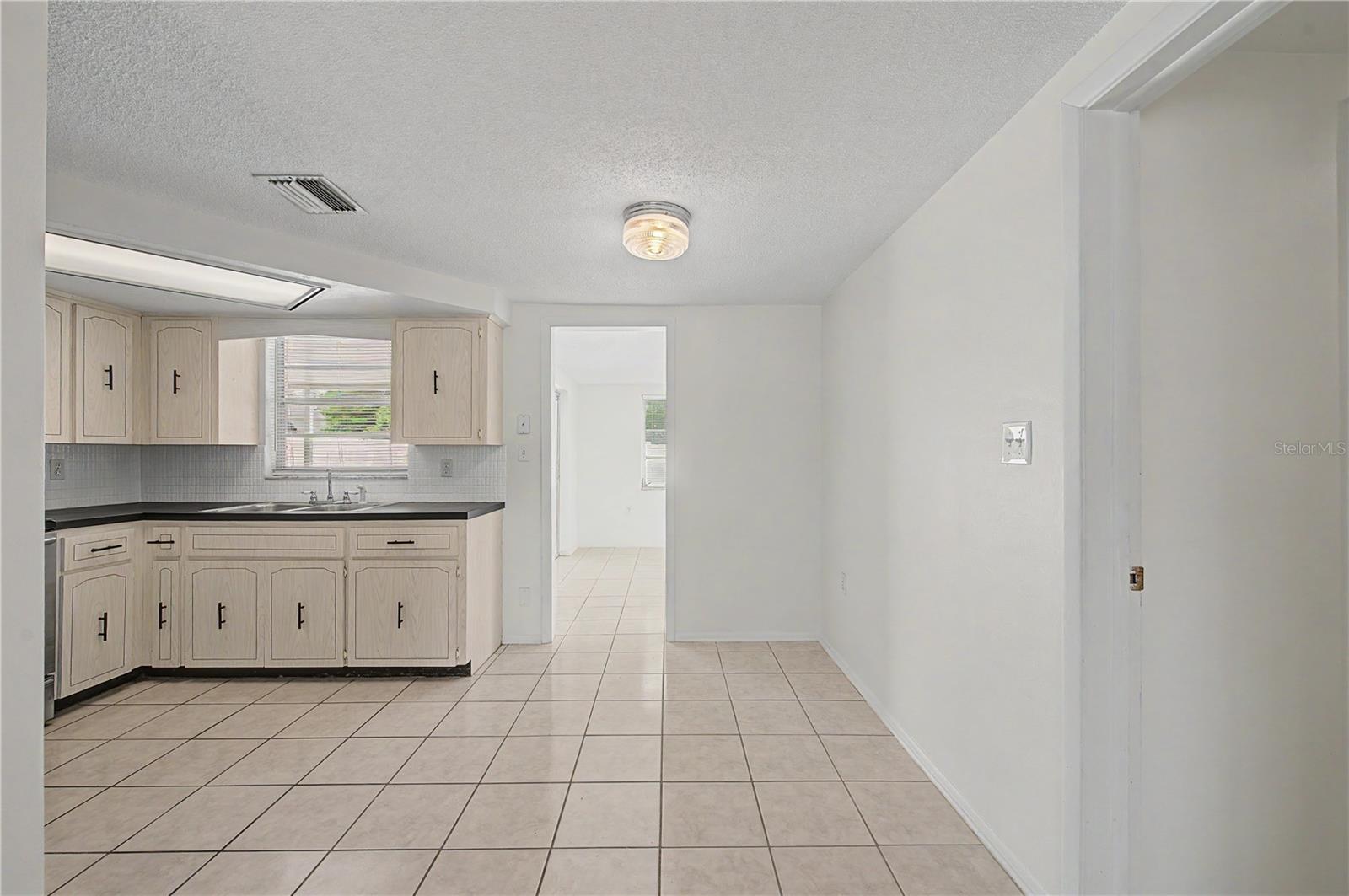 9830 RAINBOW LN — photo 13