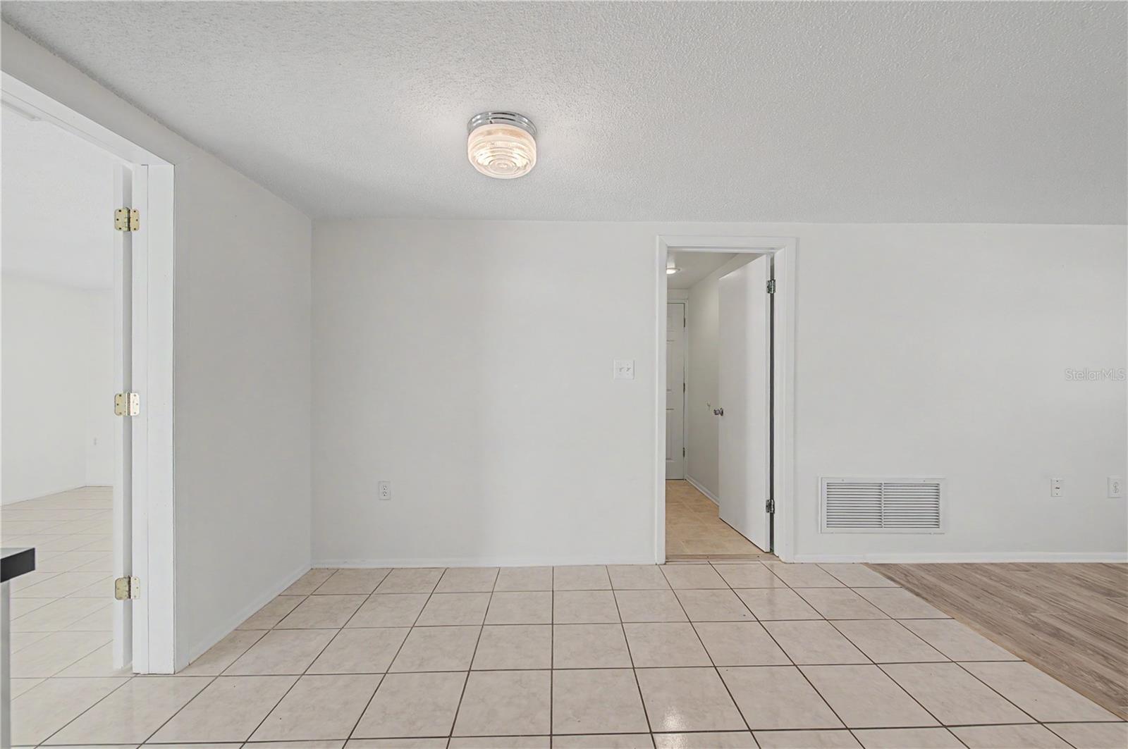 9830 RAINBOW LN — photo 12