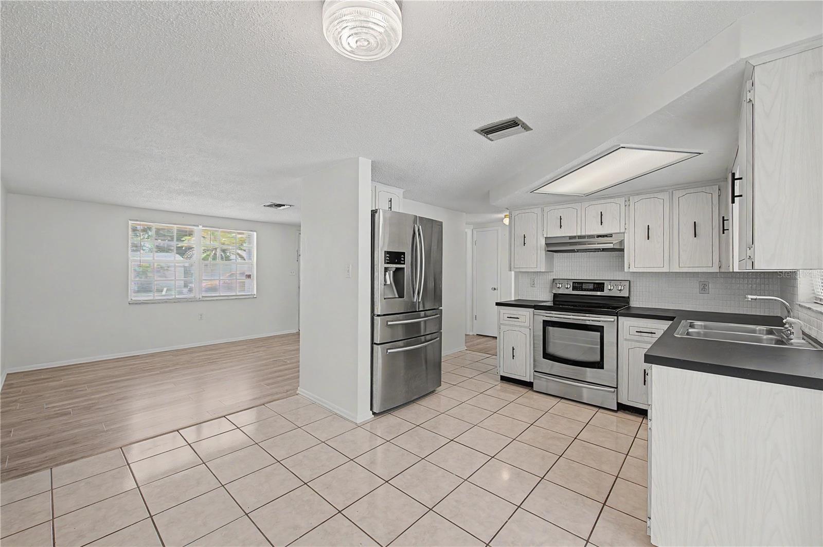9830 RAINBOW LN — photo 14