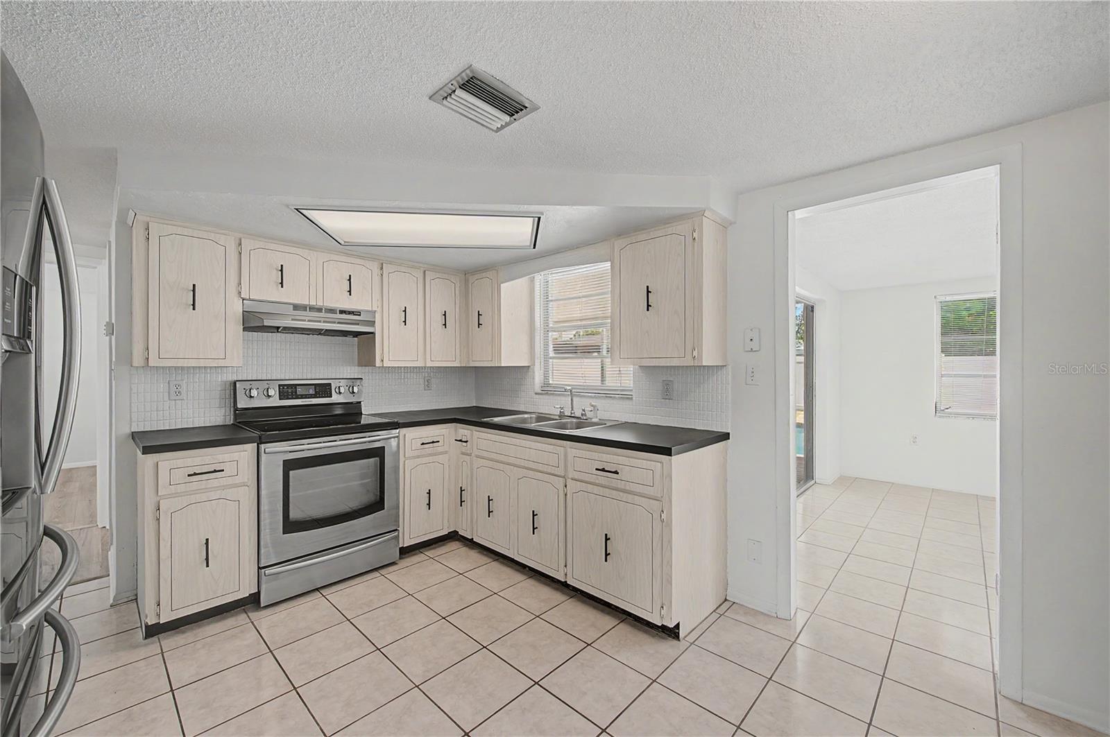 9830 RAINBOW LN — photo 15