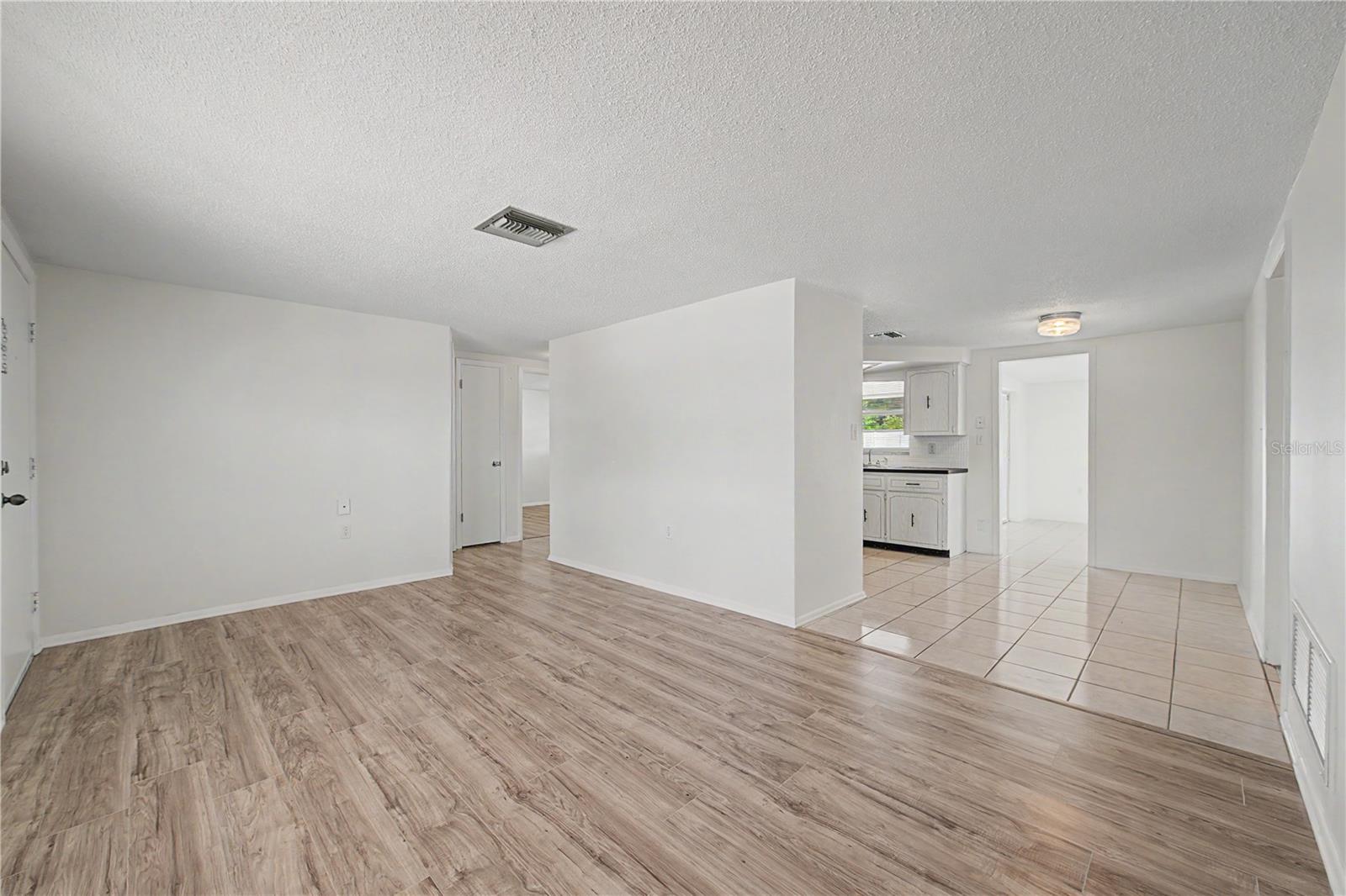9830 RAINBOW LN — photo 11