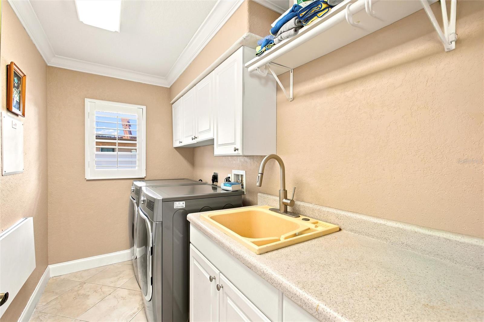 652 N ELM ST — photo 27