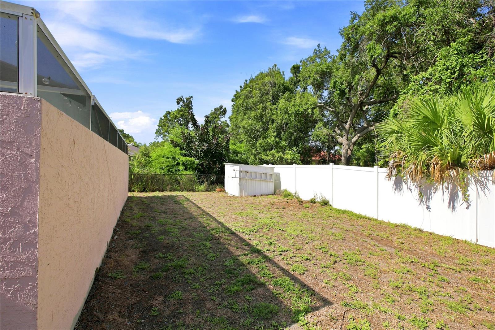 652 N ELM ST — photo 39