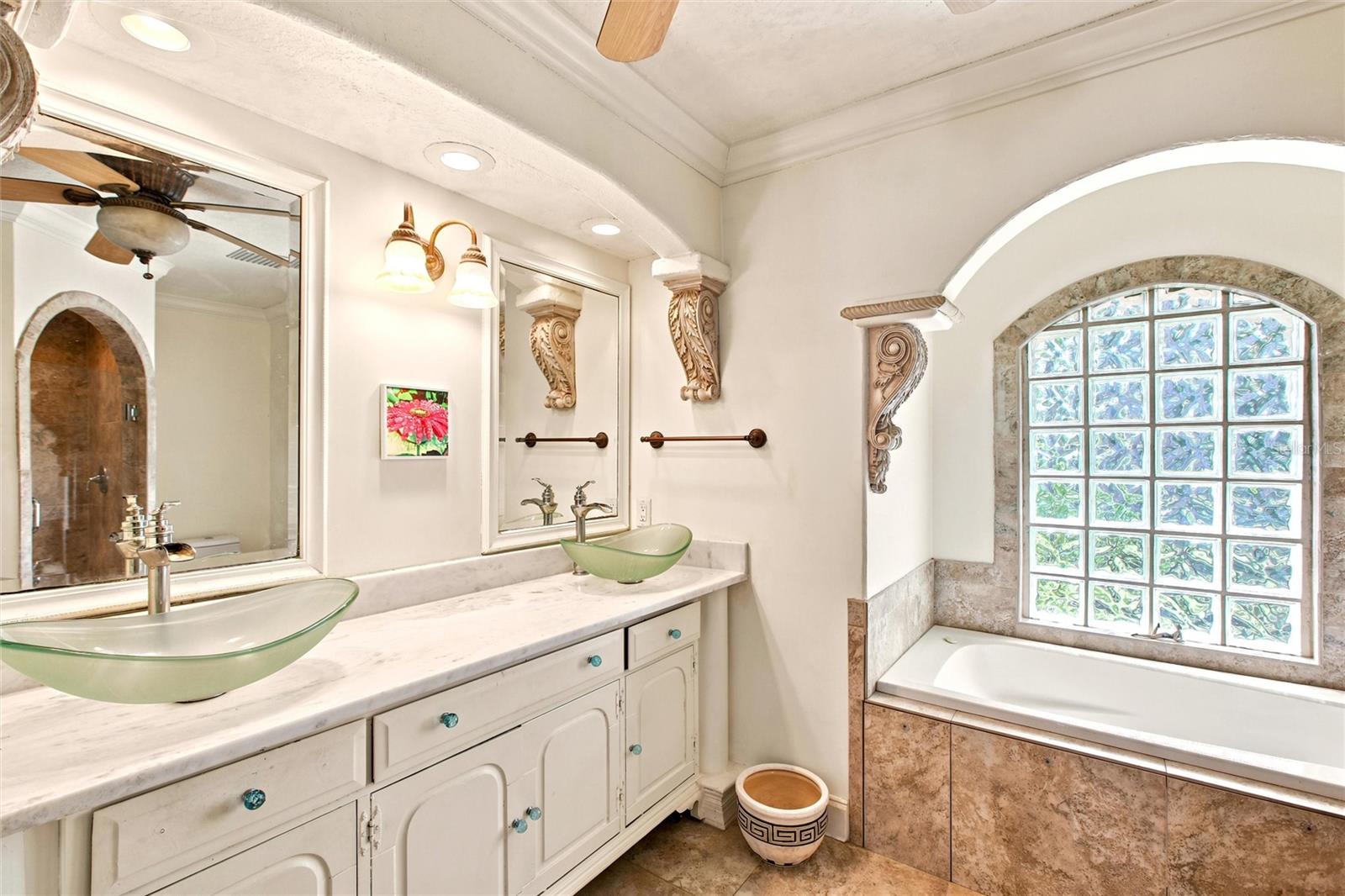652 N ELM ST — photo 17