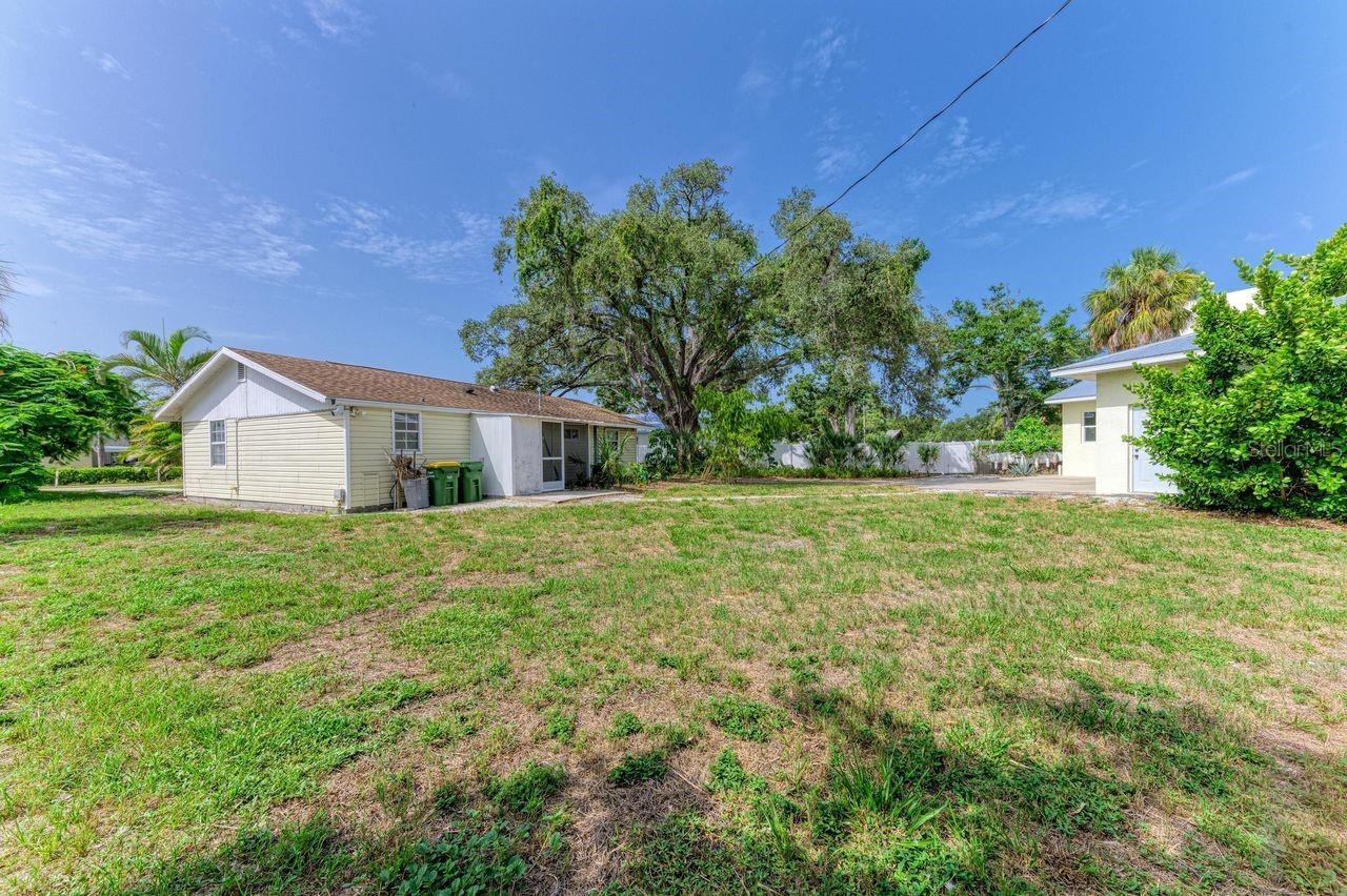 1300 LOMA LINDA CT — photo 20